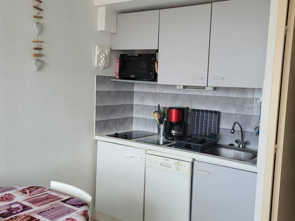 Charmant F3 Mezzanine avec Piscine, Clim, Proche Plage et Centre - 4 Pers. - FR-1-559-35 Apartment in Palavas-les-Flots