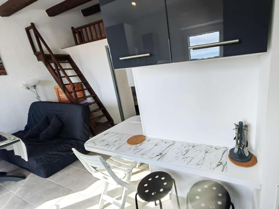 Studio mezzanine au cœur de la pinède, à 800m de la plage, 4 pers, parking privatif - FR-1-607-191 Apartment in Agde