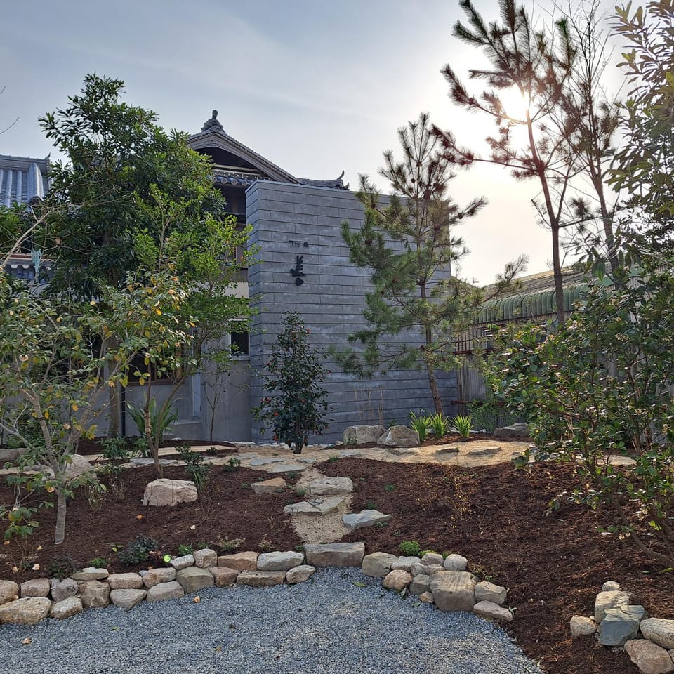 Property building, Day, Garden, Garden view