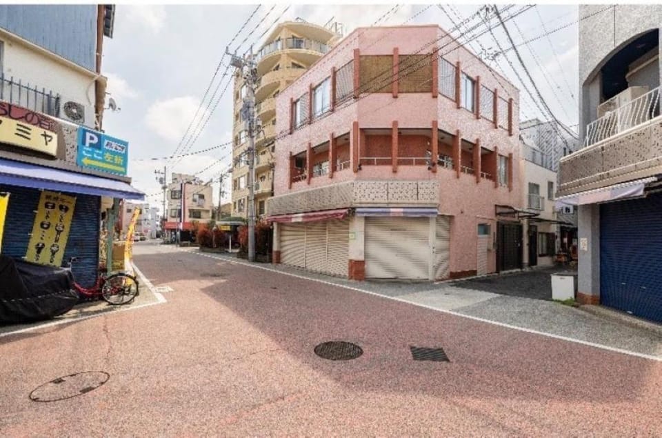 Property building, Neighbourhood