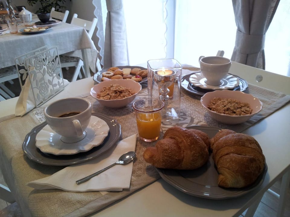 Restaurant/places to eat, Italian breakfast