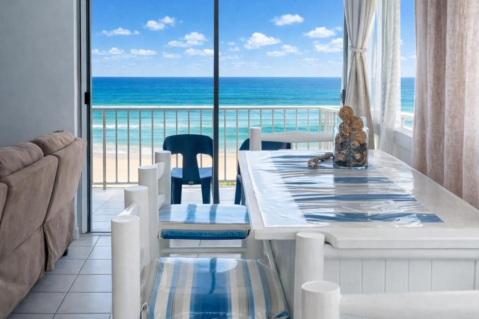 Natural landscape, View (from property/room), Dining area, sunbed