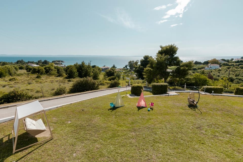 Property building, Garden, View (from property/room), Garden view, Sea view, Location, Inner courtyard view