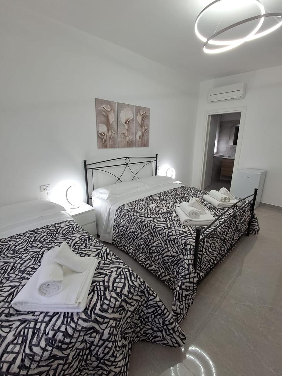 Photo of the whole room, Bedroom, towels