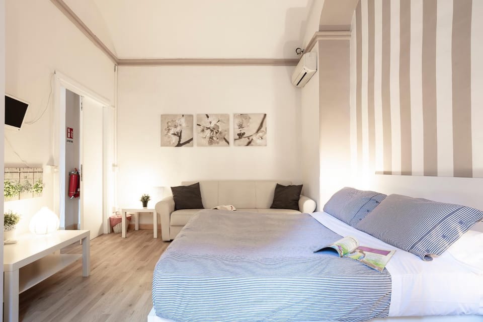 Bed, Photo of the whole room