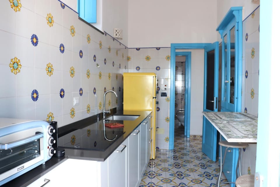 Casa Segreto, sul porto di Santa Marina Salina House in Sicily