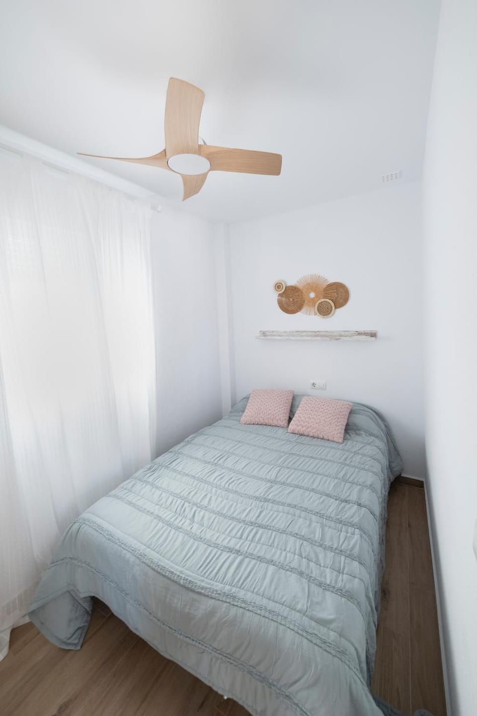 Bed, Bedroom, fireplace