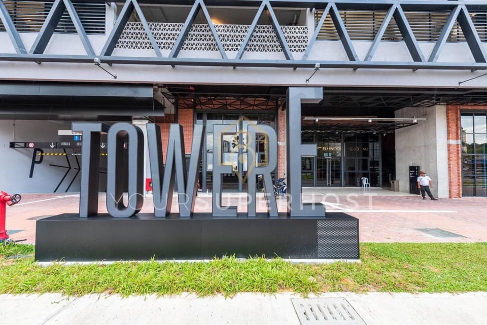Property building, Facade/entrance, Day