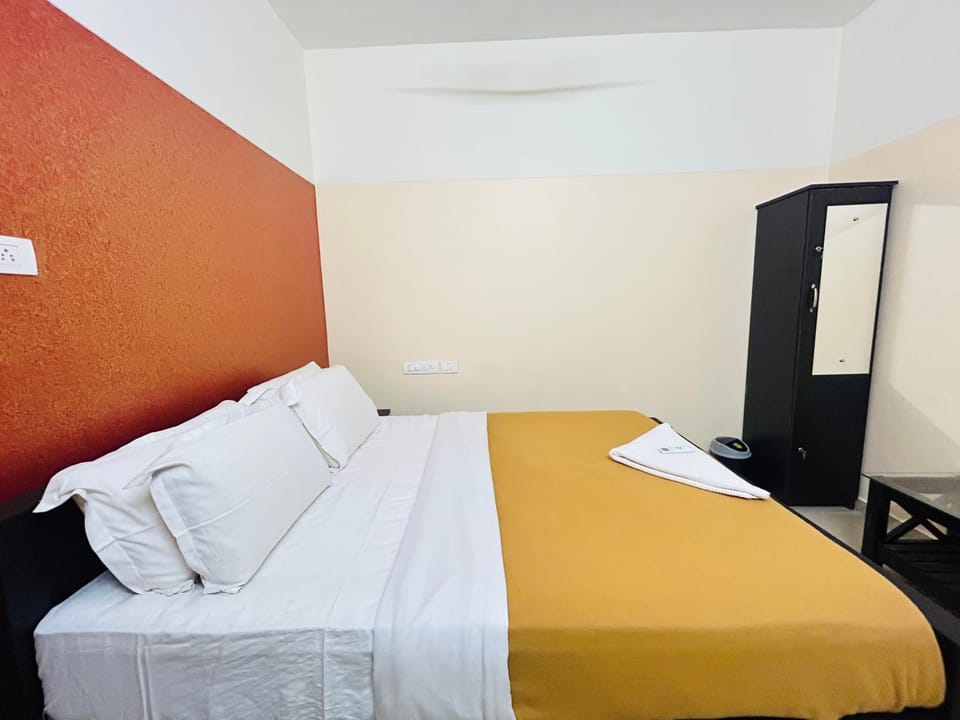 Bed, Photo of the whole room, Bedroom, wardrobe