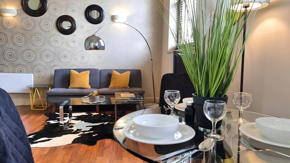 Seating area, Dining area