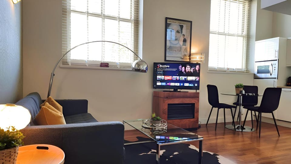 TV and multimedia, Seating area, Evening entertainment