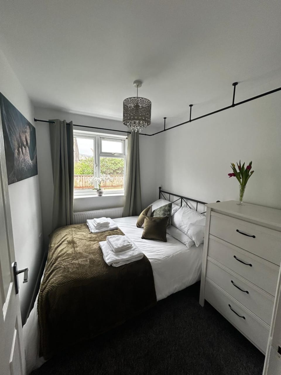 Bed, Bedroom, towels