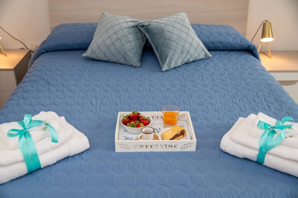 Food and drinks, Bedroom, Breakfast, Breakfast, Italian breakfast, Italian breakfast
