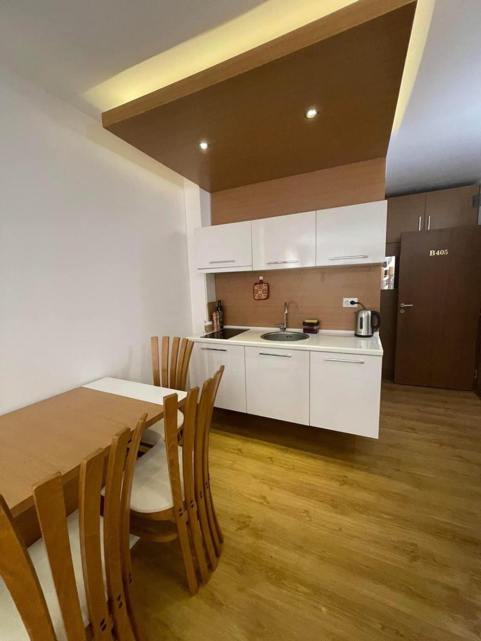 Dining area, kitchen