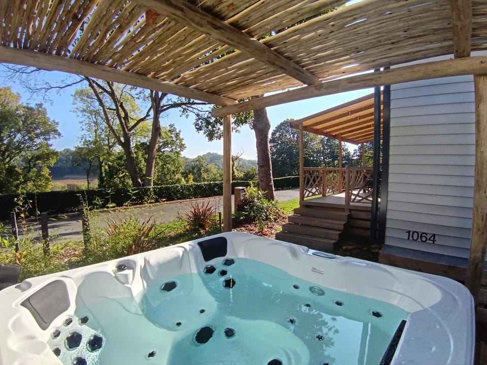 Hot Tub, Spa and wellness centre/facilities, Garden view