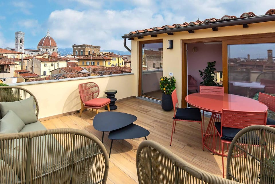 Patio, View (from property/room), Balcony/Terrace, Dining area, City view