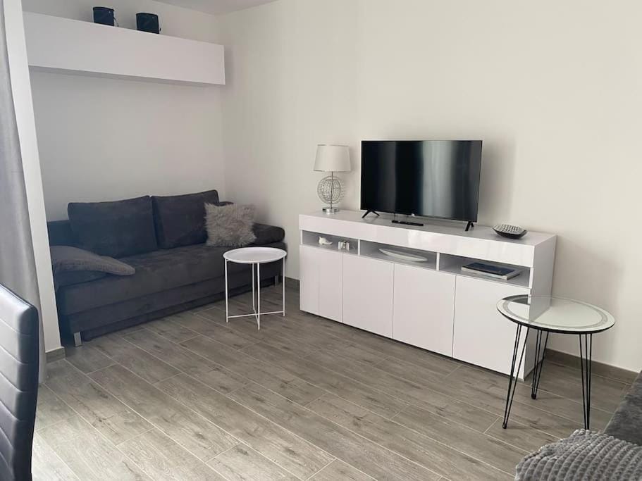 TV and multimedia, Seating area, Evening entertainment