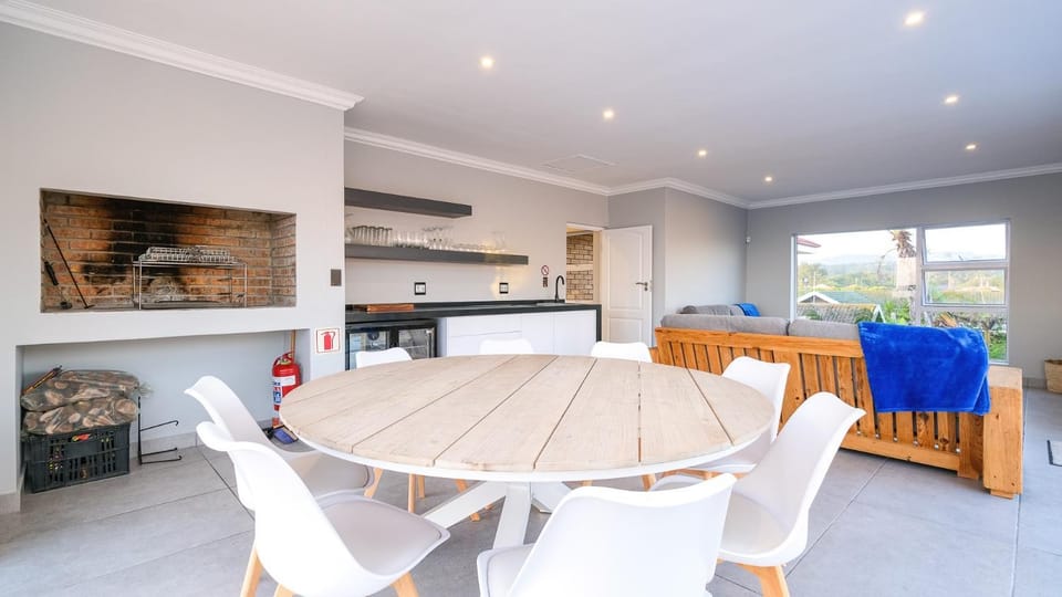 BBQ facilities, Kitchen or kitchenette, Living room, Seating area, Dining area