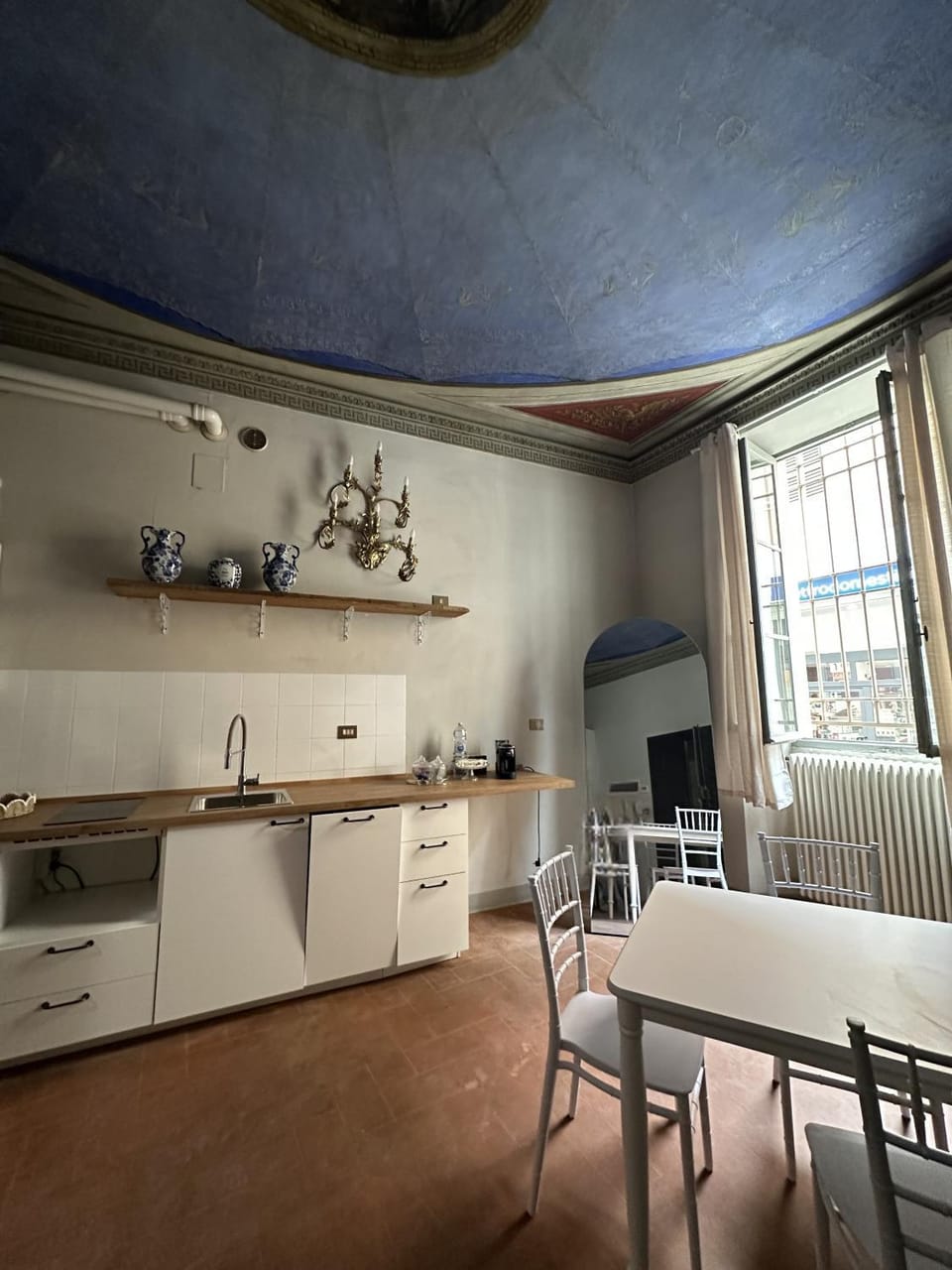 Kitchen or kitchenette, Seating area, Dining area