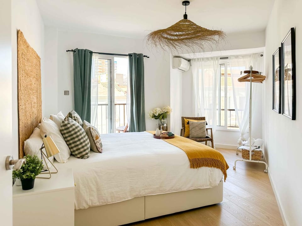 Bed, Photo of the whole room, Bedroom