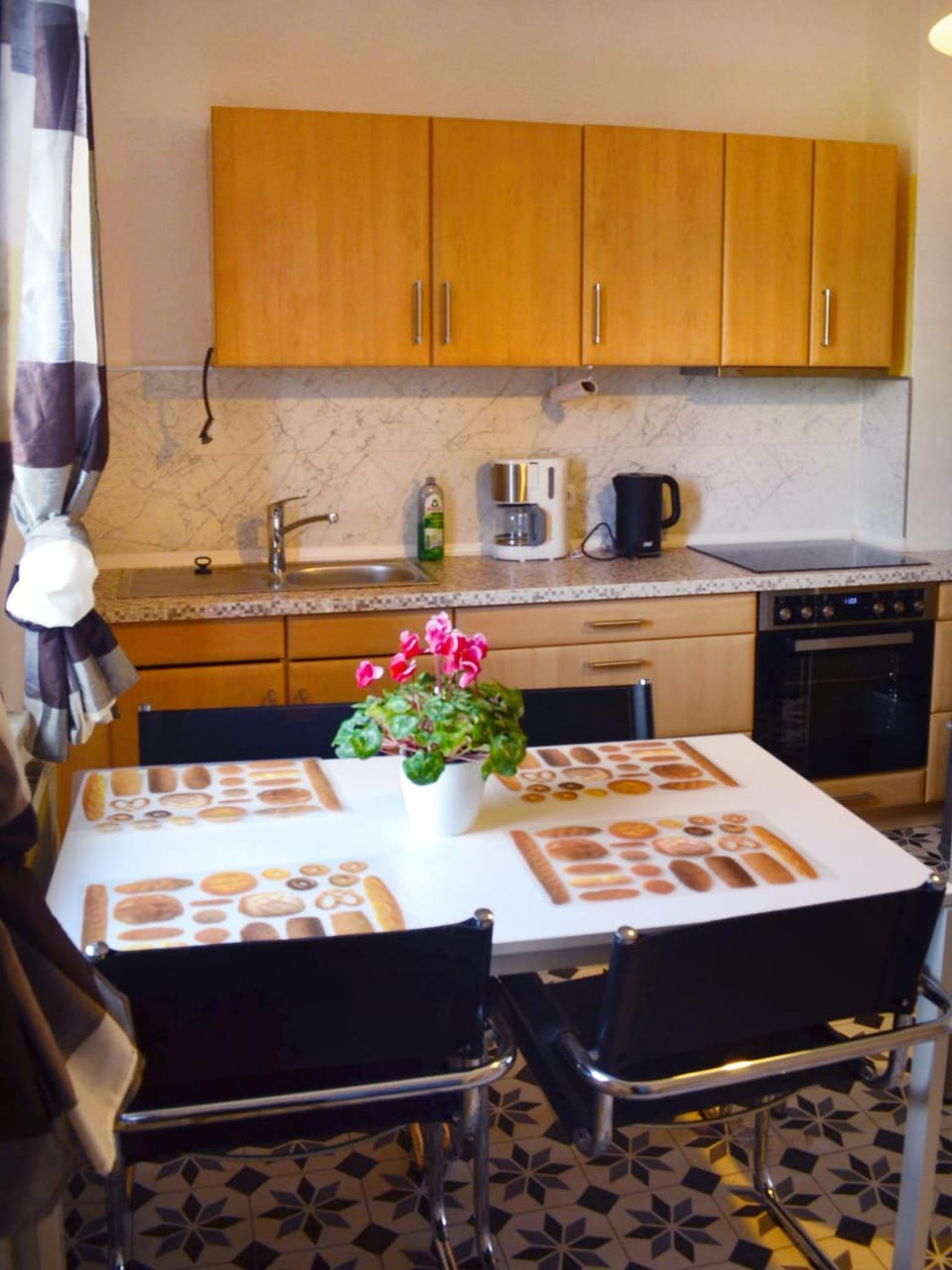 Coffee/tea facilities, Kitchen or kitchenette, Dining area, pet friendly, stove