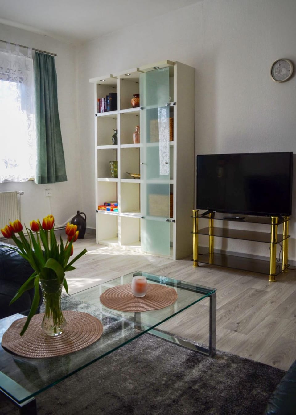 TV and multimedia, Living room, Seating area, Evening entertainment