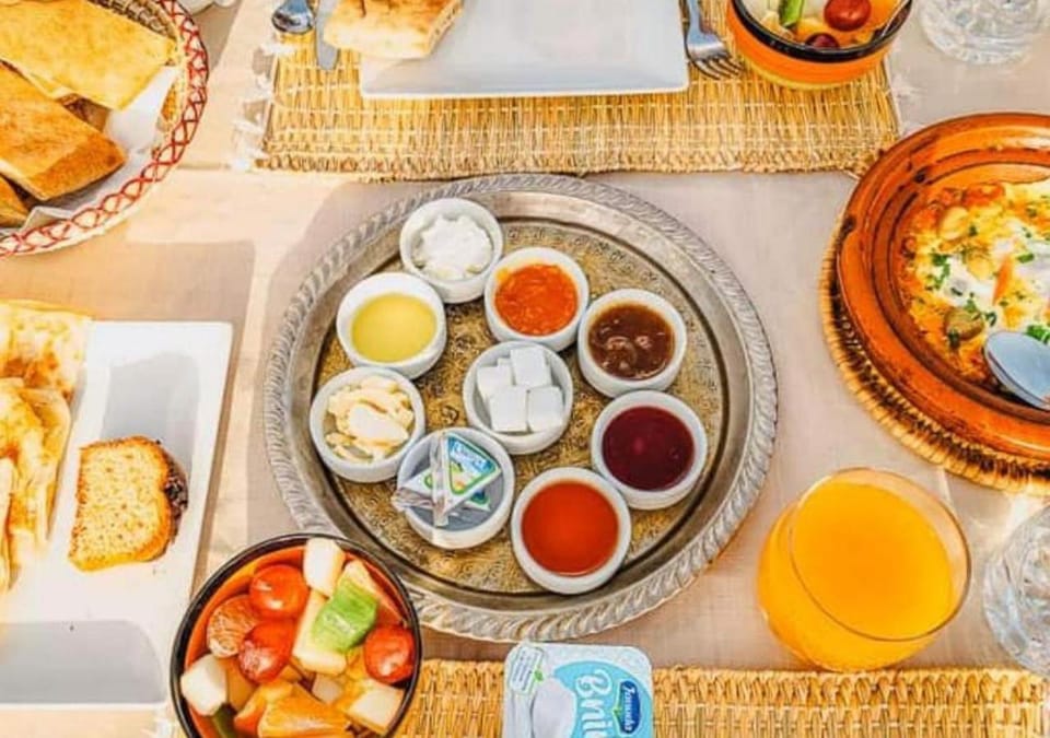 Food and drinks, Food, Breakfast, Continental breakfast, Lunch, Dinner, Drinks