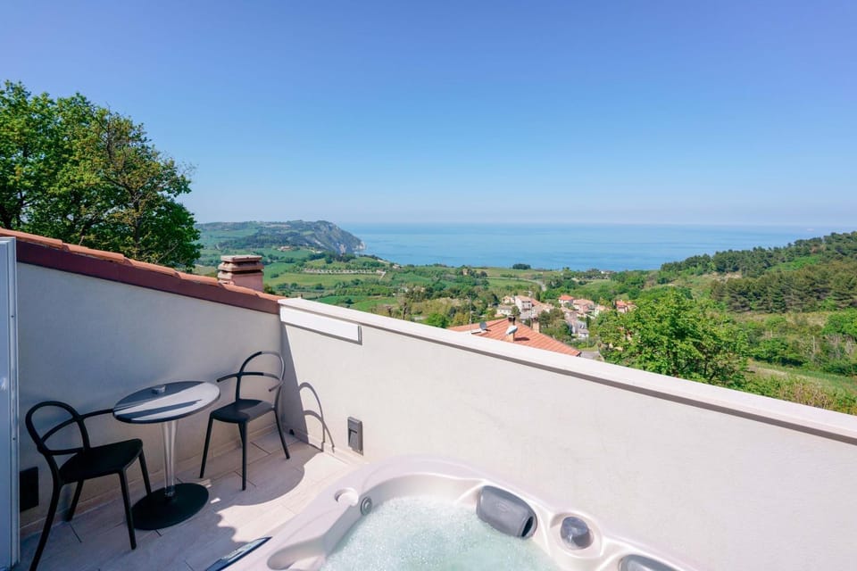 Le Relais du Lierre - Conero Nature Retreat Bed and Breakfast in Marche