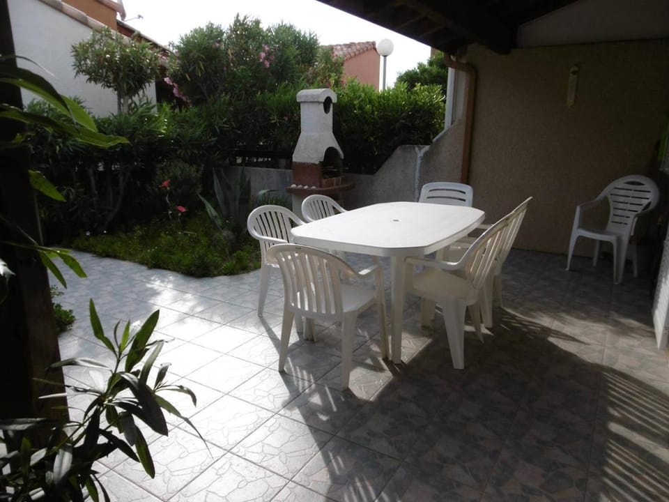 Patio, Day, Garden, View (from property/room), Balcony/Terrace, Dining area, Garden view