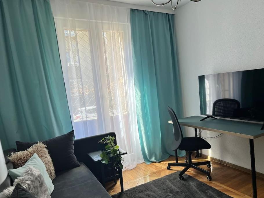 Communal lounge/ TV room, TV and multimedia, Living room