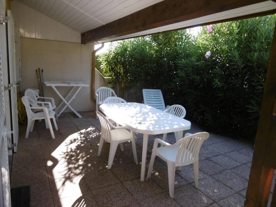 Patio, Day, Garden, Balcony/Terrace, Dining area, Garden view