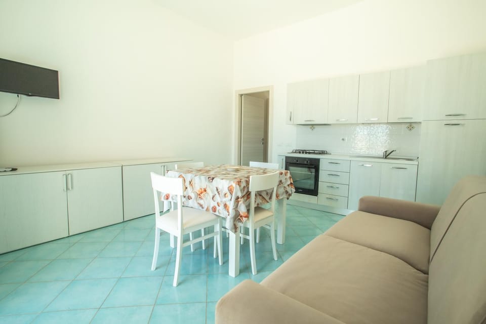 Kitchen or kitchenette, Living room, Dining area, pet friendly, stove
