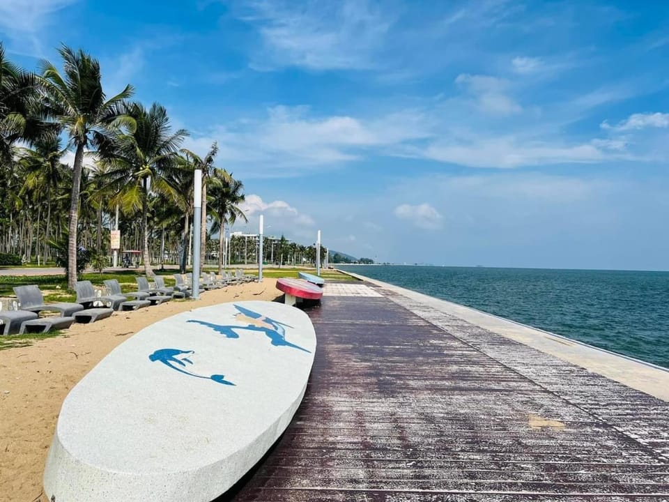 Neighbourhood, Natural landscape, Beach, Sea view