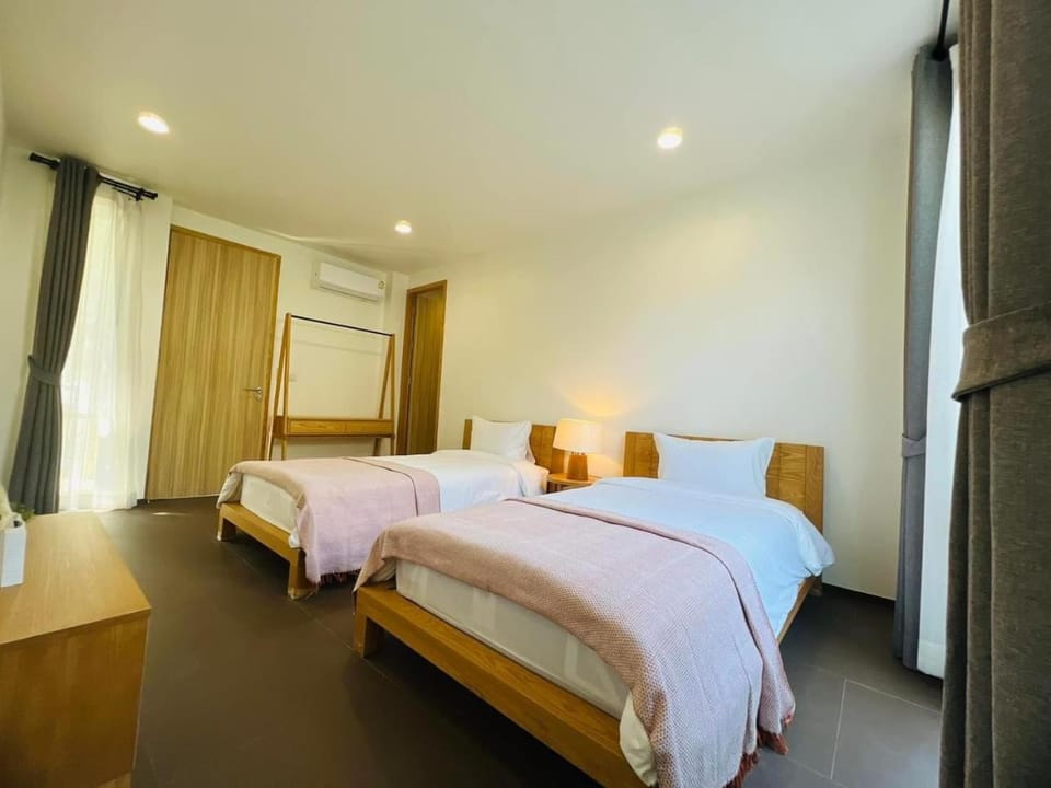 Bed, Photo of the whole room, Bedroom, air conditioner