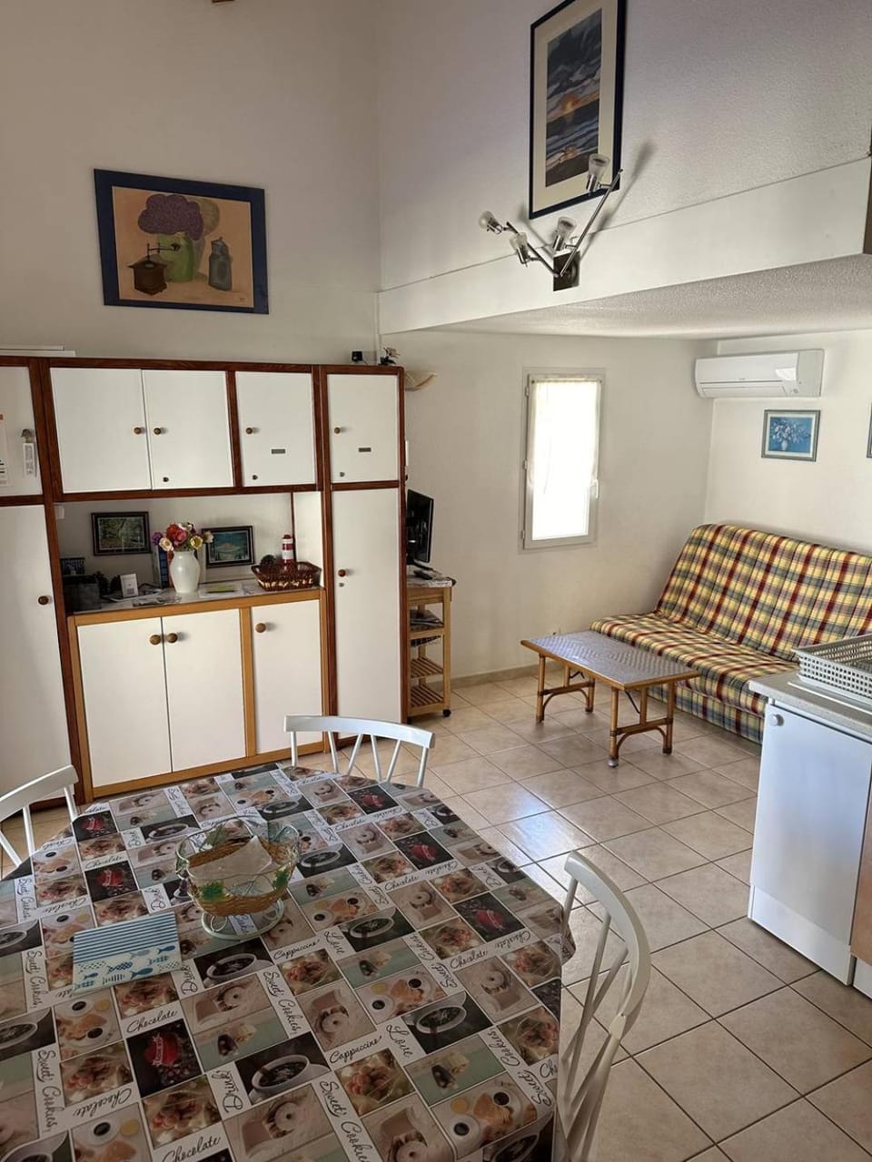 TV and multimedia, Living room, Seating area
