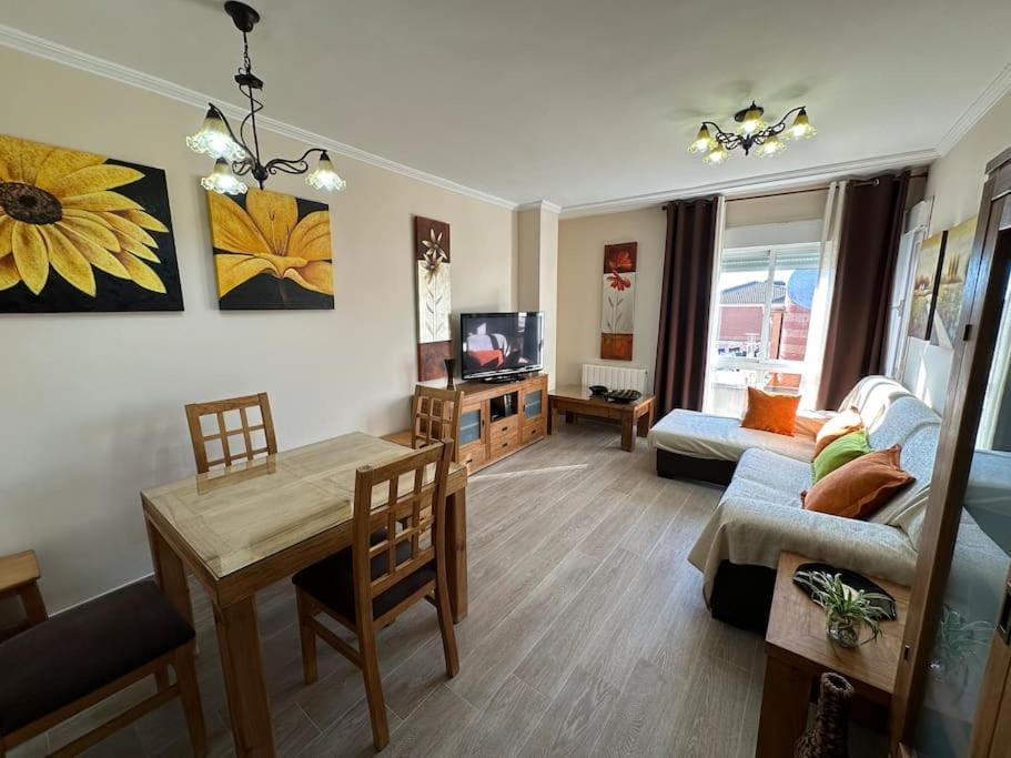 Living room, Photo of the whole room, Seating area, Dining area