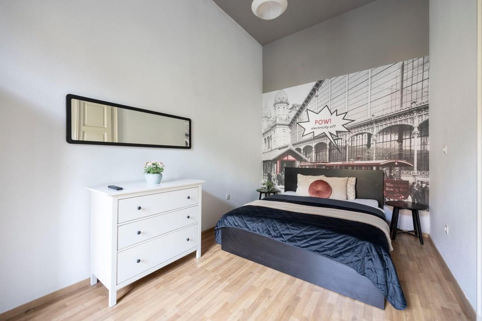Bed, Photo of the whole room, Bedroom