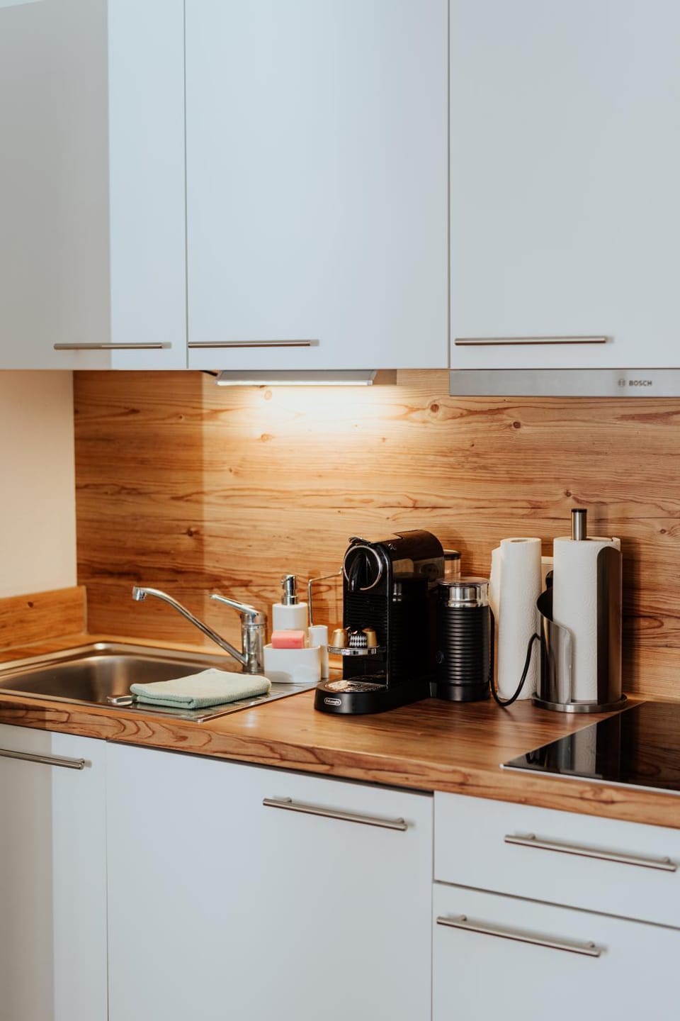 Coffee/tea facilities, Kitchen or kitchenette, stove, toaster