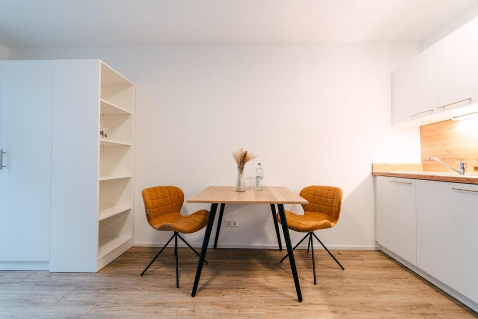 Kitchen or kitchenette, Living room, Seating area, Dining area