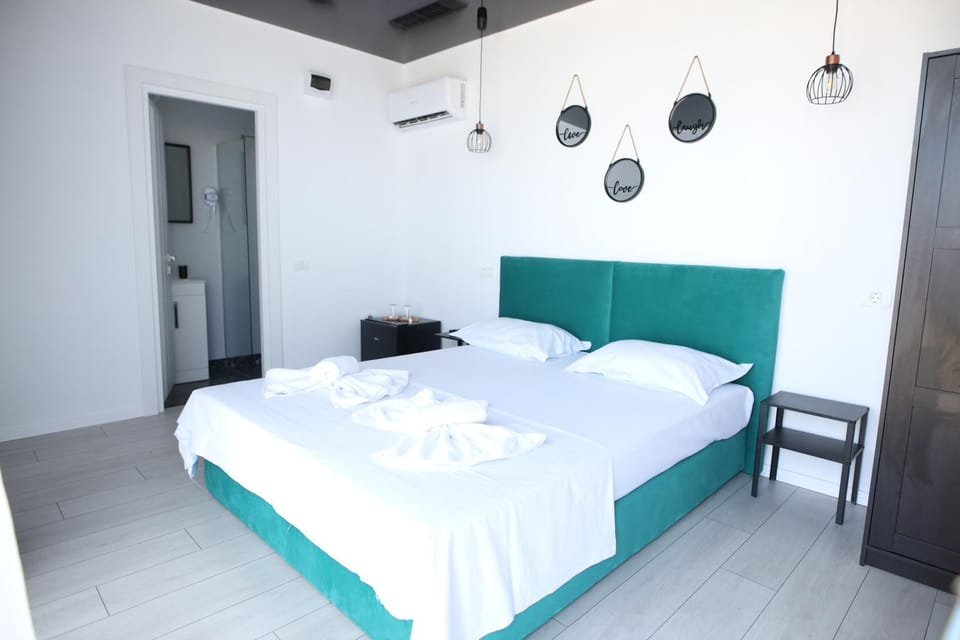 Bed, Photo of the whole room, Bedroom, towels, air conditioner
