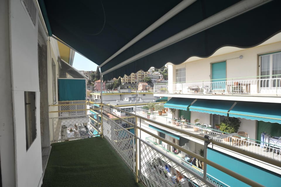 CASA ROSA LUCIA CENTRALE CON PARCHEGGIO Apartment in Sanremo