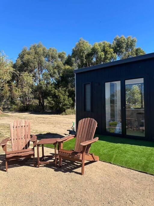 Waterfront Tiny Home in FarmStay Villa in Ballarat