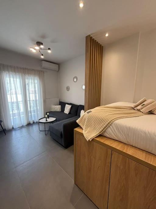 Bed, Living room, Seating area, Bedroom, air conditioner