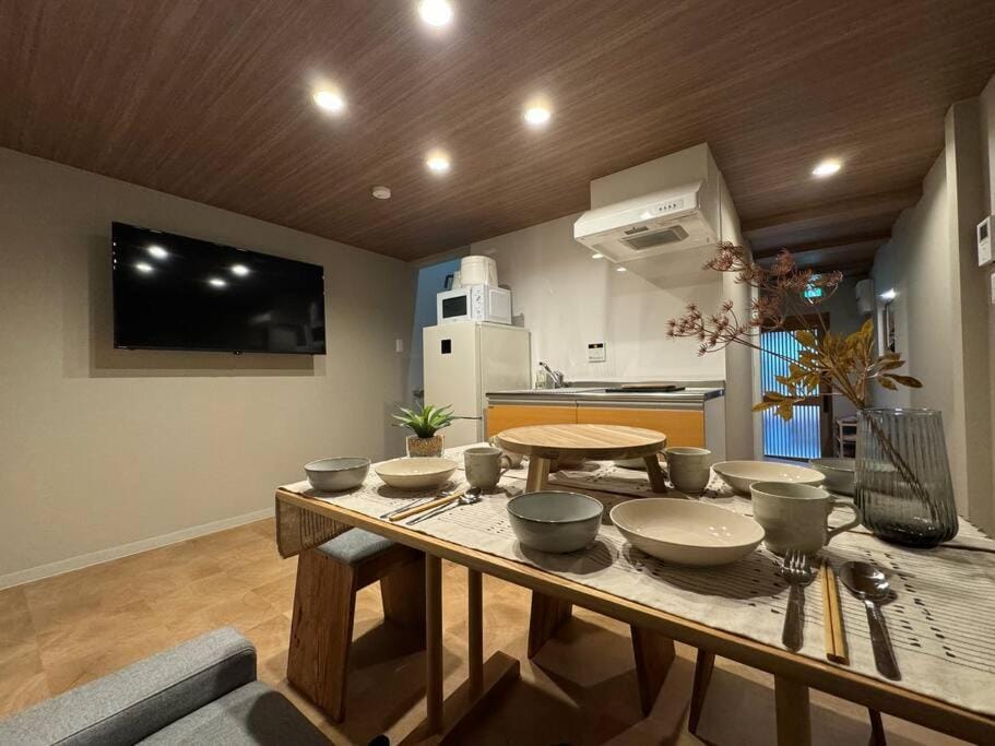 朔 日本伝統のお風呂を楽しむ 3ldkの一軒家 ベッド5台 寝室3つ Villa in Osaka