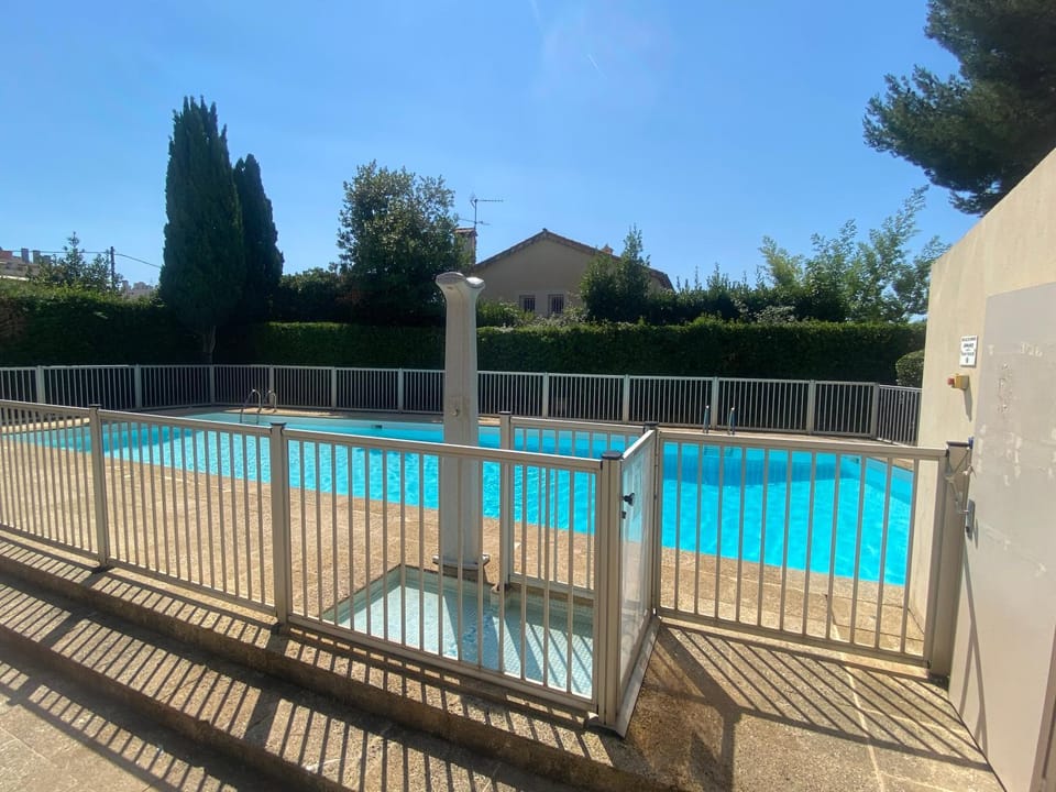 Sea View Apartment - Private Parking, Swimming Pool, Air Conditioning Apartment in Cagnes-sur-Mer