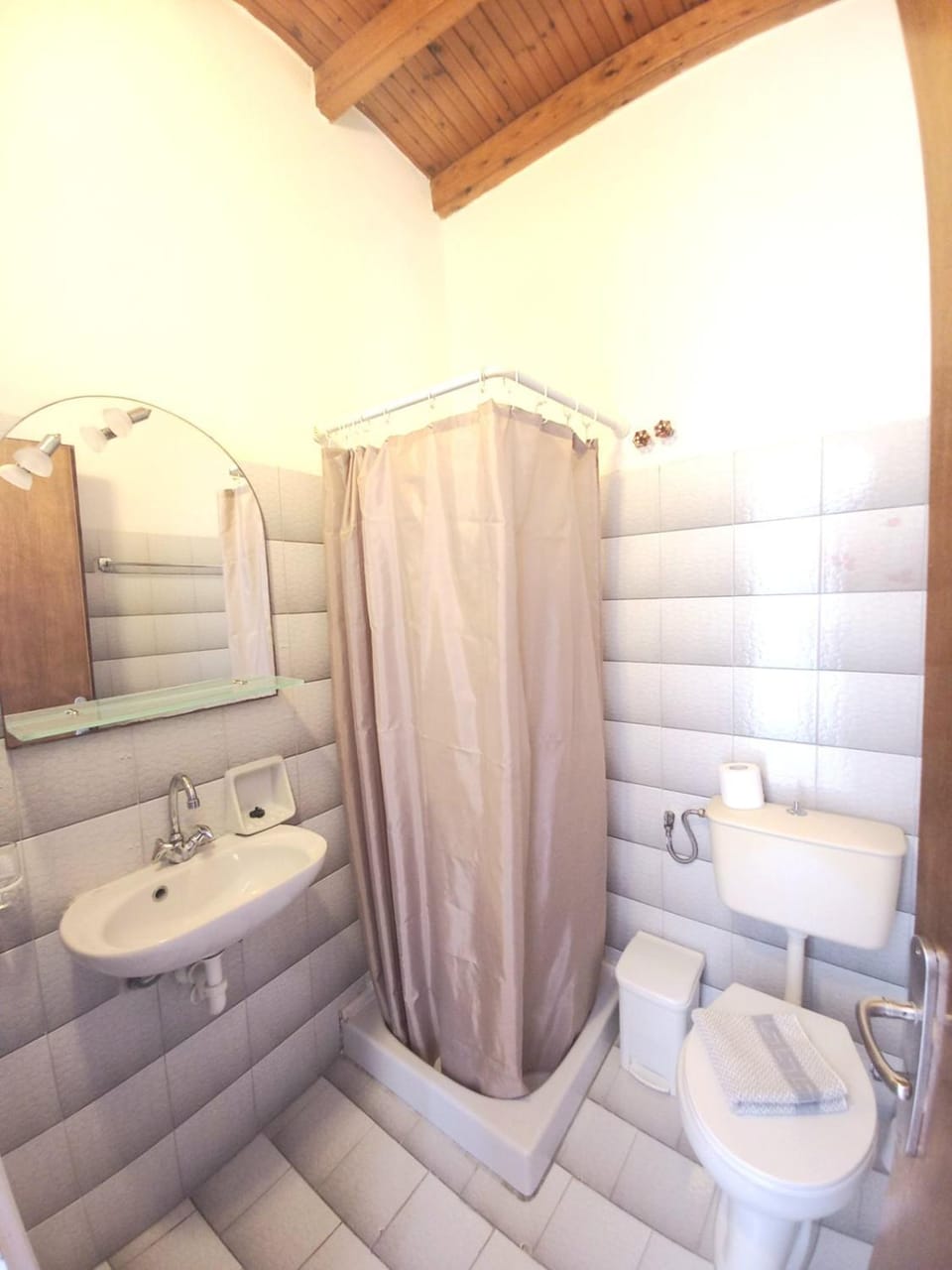 Shower, Toilet