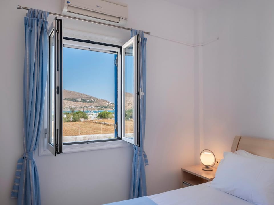 Bedroom, Sea view, air conditioner