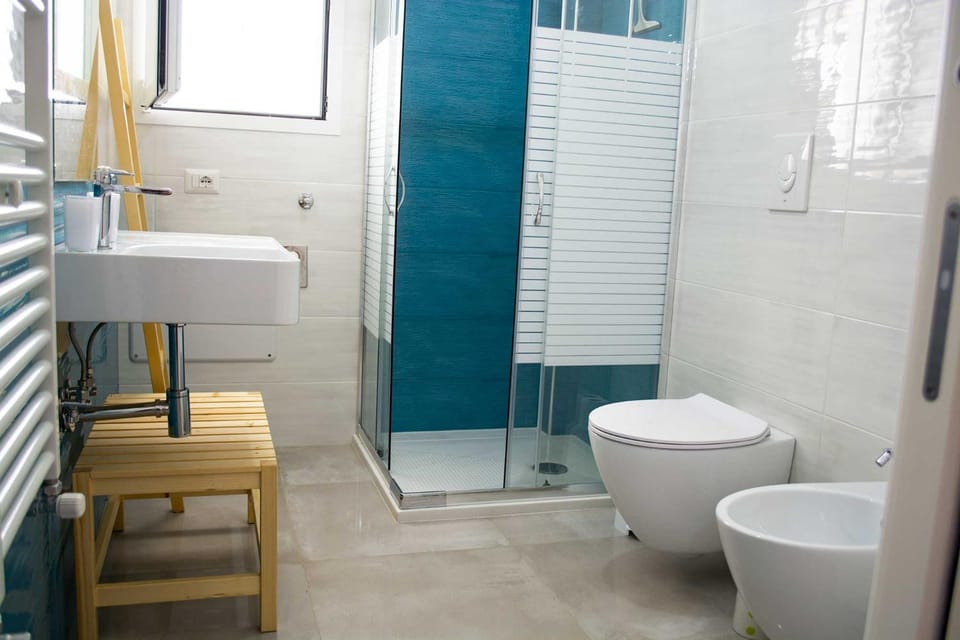 Shower, Toilet, bidet