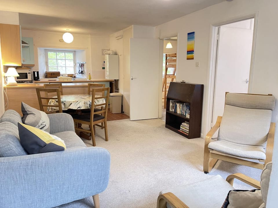 Property building, Kitchen or kitchenette, Living room, Dining area