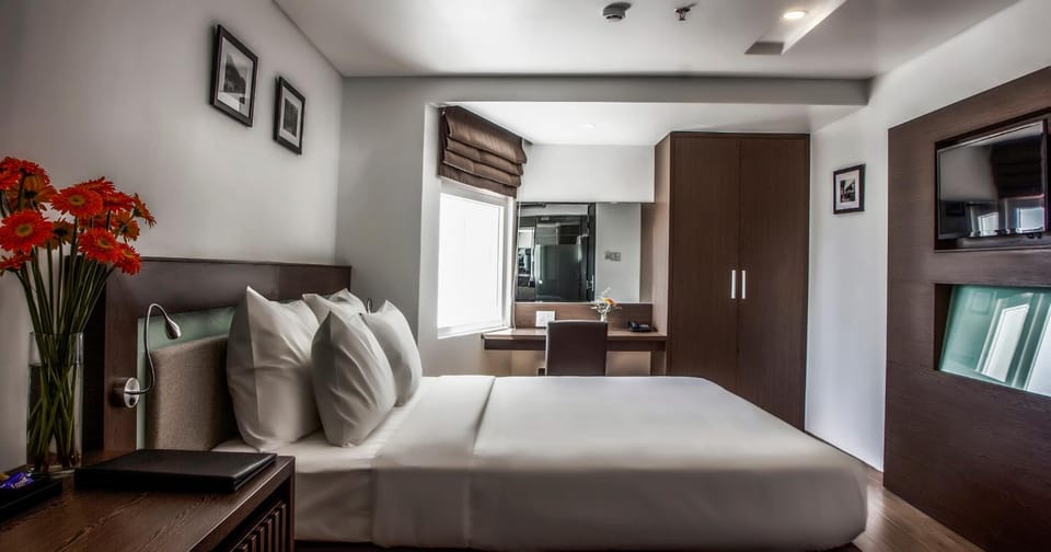 TV and multimedia, Photo of the whole room, Seating area, Bedroom